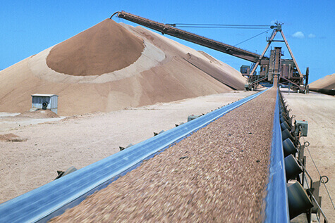 Locking Assemblies Optimized for Bending Loads as Ideal Connecting Elements in Conveyor Belt Systems | RINGFEDER®